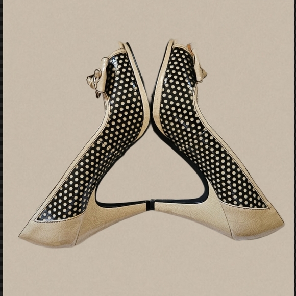 Bongo Tiffany Beige Patent Leather 4" Heels Pumps Shoes Peep Toe - Picture 2 of 8